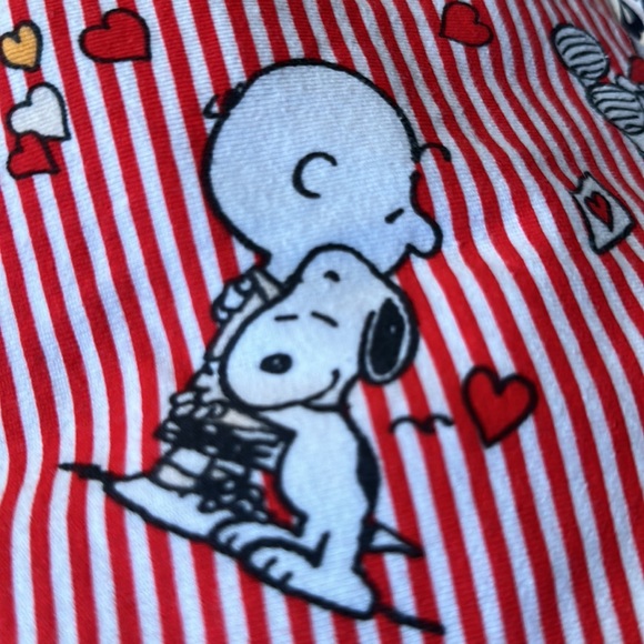 PEANUTS SHIRT 4T gently used with snoopy love is in the air - Picture 2 of 5